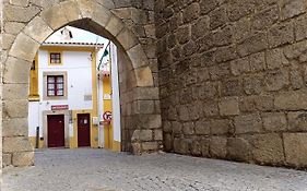 A Casinha Do Arco, Porta Da Vila